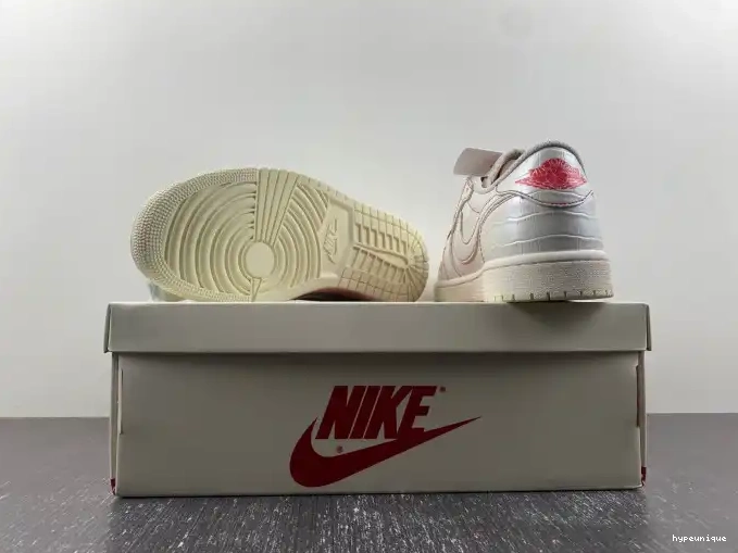 HYPE Jordan OG Low DM7866-601 Travis Scott x 1 Air 0421